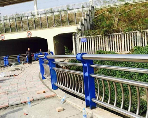 不銹鋼復(fù)合管護(hù)欄 不銹鋼復(fù)合管護(hù)欄